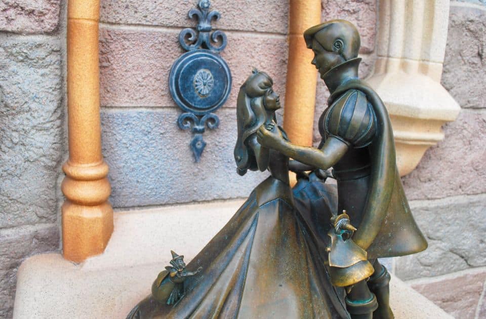 How to Go on a First Date to Disney with a Disney Adult